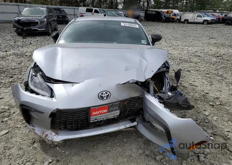 2025 Toyota Gr 86 Premium z USA, uszkodzony, nr VIN JF1ZNBE19S8753963